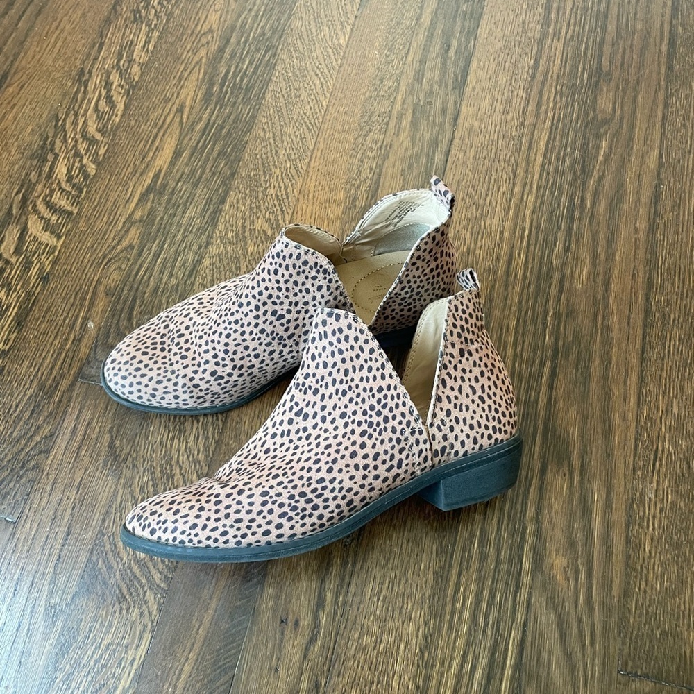 Universal thread leopard print ankle boots - image 3